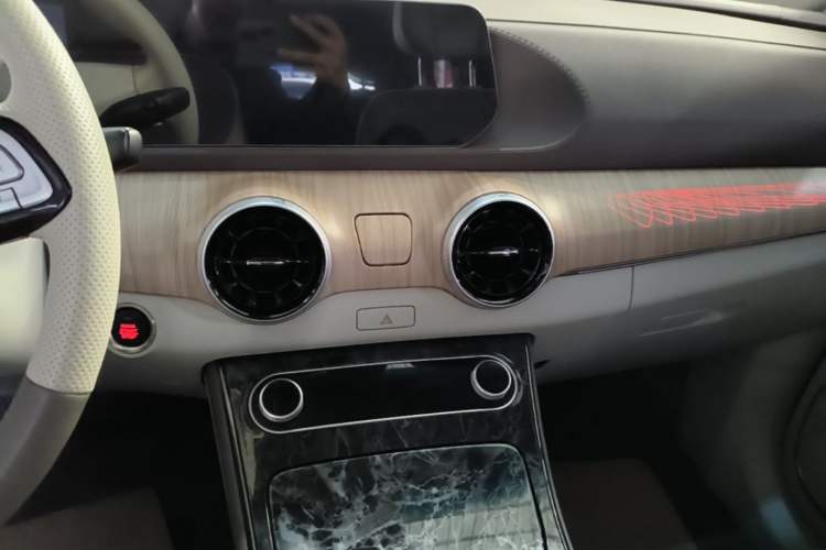 Used FORTHING Yacht 2022 1.5T DCT Chasing-the-Waves Edition Audio And AC Panel