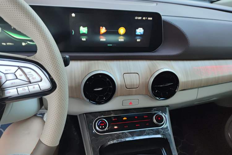 Used FORTHING Yacht 2022 1.5T DCT Chasing-the-Waves Edition Audio And AC Panel