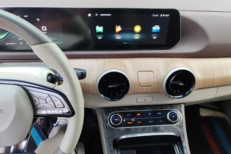 Used FORTHING Yacht 2022 1.5T DCT Chasing-the-Waves Edition Audio And AC Panel