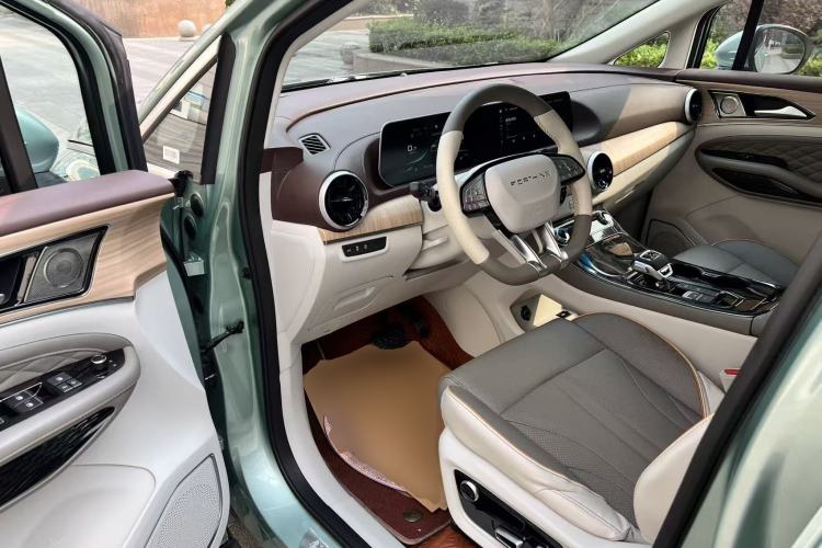 Used FORTHING Yacht 2022 1.5T DCT Chasing-the-Waves Edition Driver Seat