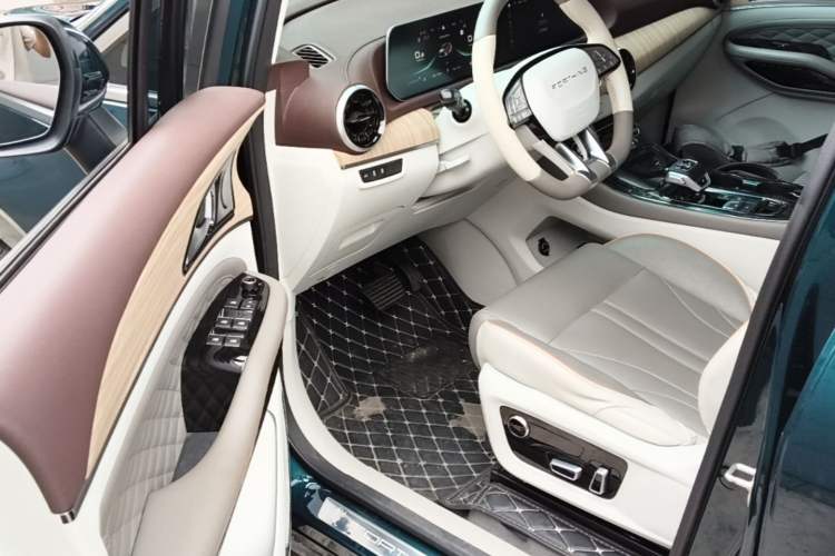 Used FORTHING Yacht 2022 1.5T DCT Chasing-the-Waves Edition Driver Seat