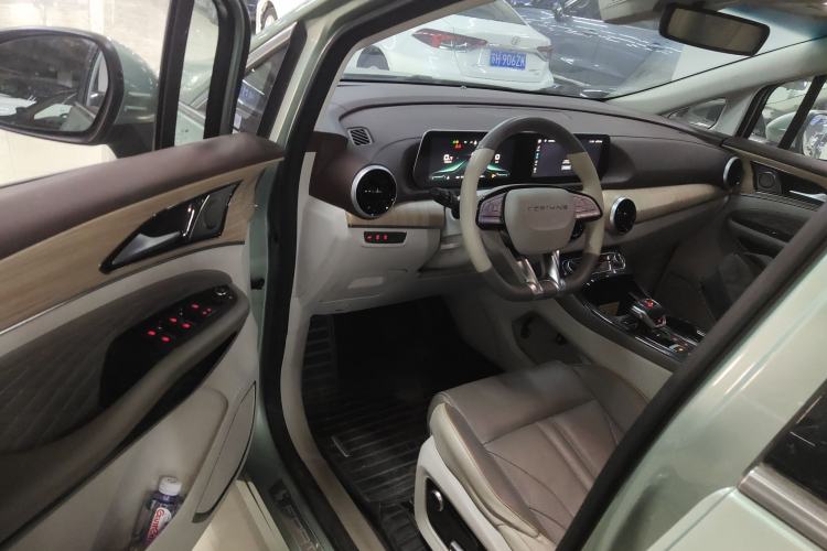 Used FORTHING Yacht 2022 1.5T DCT Chasing-the-Waves Edition Driver Seat