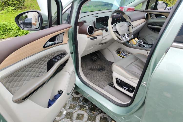 Used FORTHING Yacht 2022 1.5T DCT Chasing Wind Edition Driver Seat