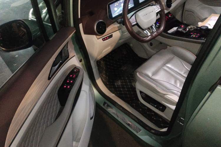 Used FORTHING Yacht 2022 1.5T DCT Lan Yue Edition Driver Seat