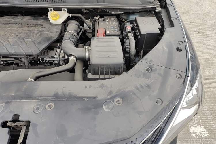 Used FORTHING Yacht 2022 1.5T DCT Chasing-the-Waves Edition Engine Bay Left