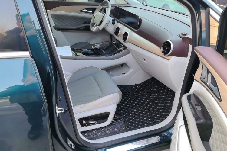 Used FORTHING Yacht 2022 1.5T DCT Chasing-the-Waves Edition Exterior 12