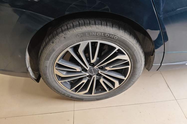 Used FORTHING Yacht 2022 1.5T DCT Chasing Wind Edition Exterior 2