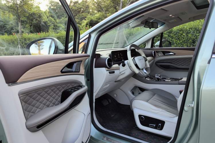 Used FORTHING Yacht 2022 1.5T DCT Chasing-the-Waves Edition Interior 1