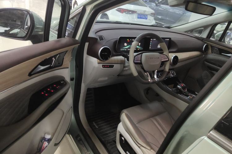 Used FORTHING Yacht 2022 1.5T DCT Chasing-the-Waves Edition Interior 3