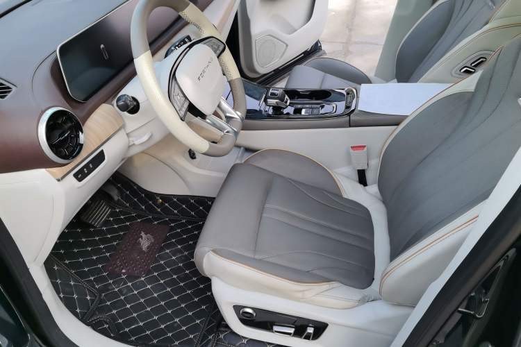 Used FORTHING Yacht 2022 1.5T DCT Chasing-the-Waves Edition Interior 3