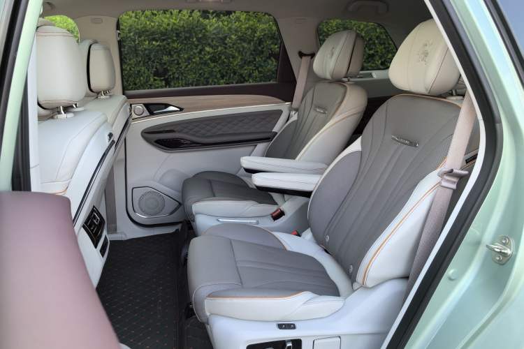 Used FORTHING Yacht 2022 1.5T DCT Chasing-the-Waves Edition Interior 4
