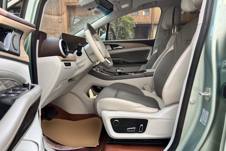 Used FORTHING Yacht 2022 1.5T DCT Chasing-the-Waves Edition Left Front Seat