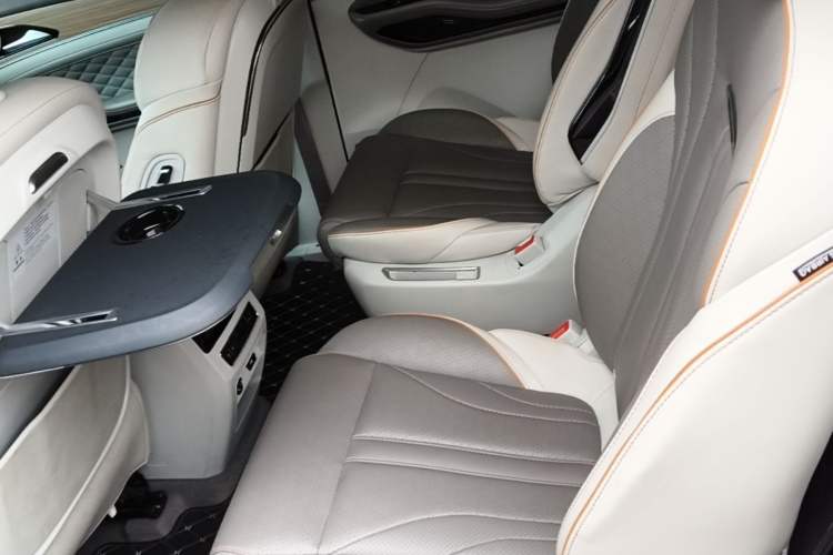 Used FORTHING Yacht 2022 1.5T DCT Chasing-the-Waves Edition Left Rear Seat