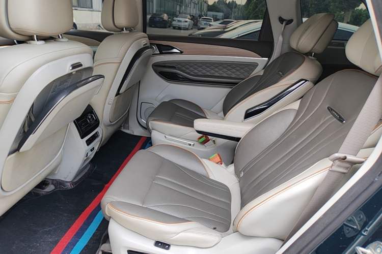 Used FORTHING Yacht 2022 1.5T DCT Chasing-the-Waves Edition Left Rear Seat