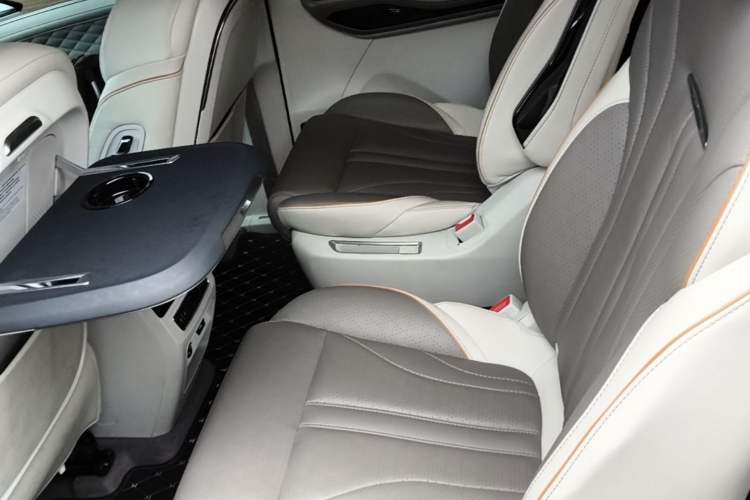 Used FORTHING Yacht 2022 1.5T DCT Chasing-the-Waves Edition Left Rear Seat