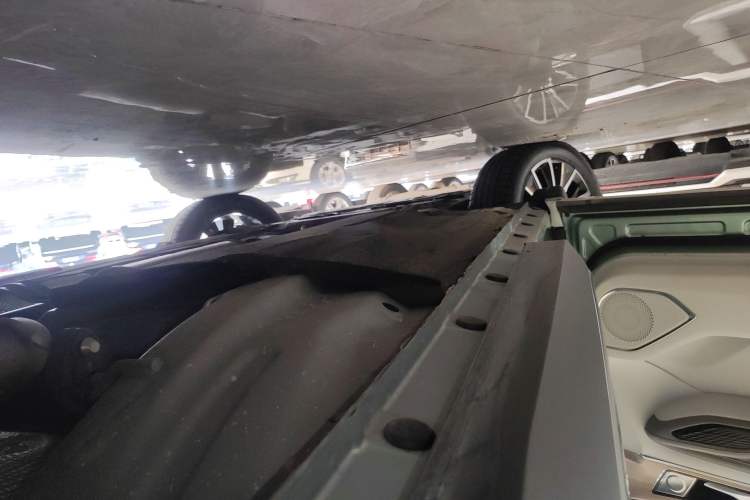 Used FORTHING Yacht 2022 1.5T DCT Chasing-the-Waves Edition Left Side Sill