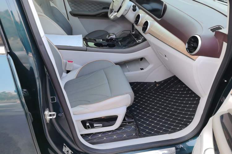 Used FORTHING Yacht 2022 1.5T DCT Chasing-the-Waves Edition Right Front Seat