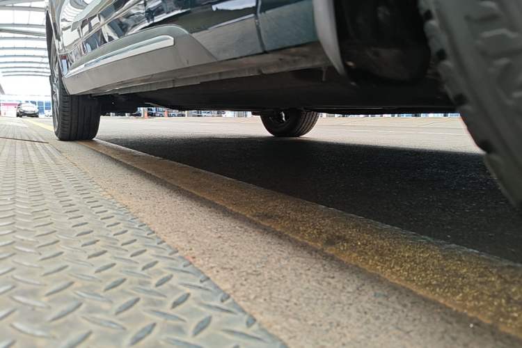 Used FORTHING Yacht 2022 1.5T DCT Chasing-the-Waves Edition Right Side Sill