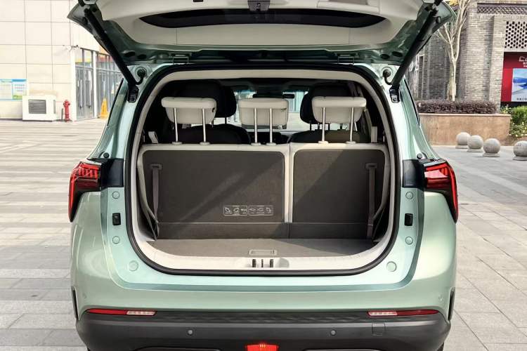 Used FORTHING Yacht 2022 1.5T DCT Chasing-the-Waves Edition Trunk
