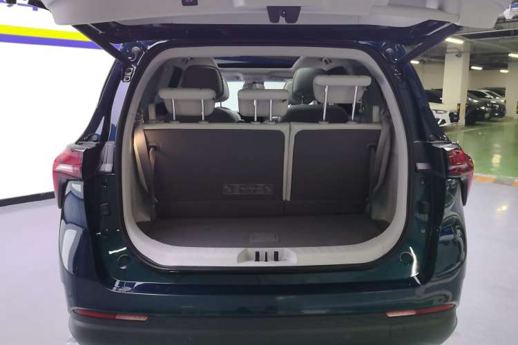 Used FORTHING Yacht 2022 1.5T DCT Chasing-the-Waves Edition Trunk