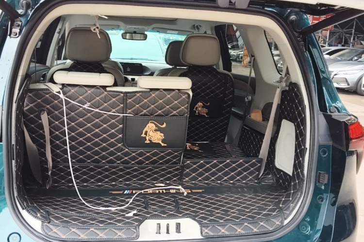 Used FORTHING Yacht 2022 1.5T DCT Chasing-the-Waves Edition Trunk