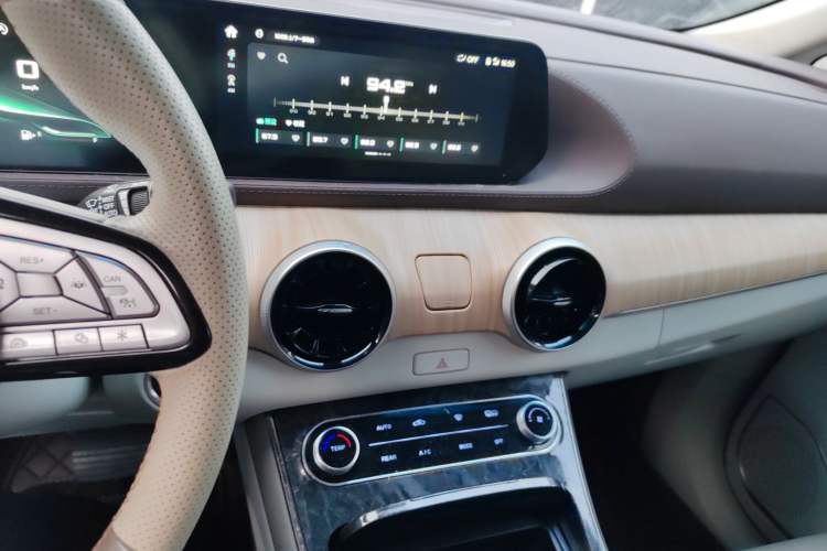 Used FORTHING Yacht 2022 1.5T DCT Lan Yue Edition Audio And AC Panel