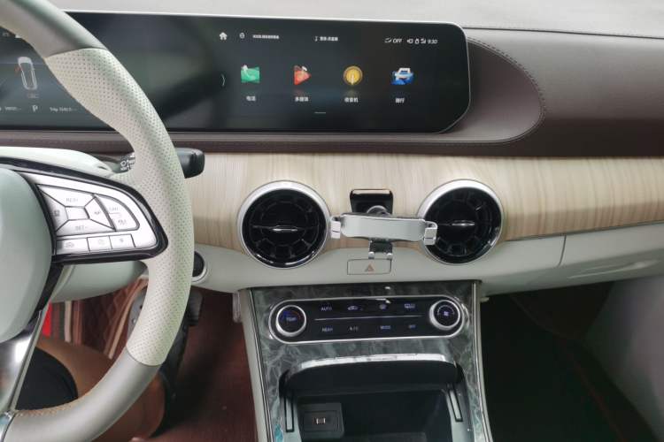 Used FORTHING Yacht 2022 1.5T DCT Chasing-the-Waves Edition Audio And AC Panel