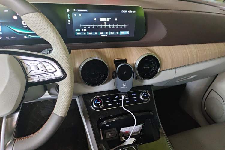 Used FORTHING Yacht 2022 1.5T DCT Chasing-the-Waves Edition Audio And AC Panel