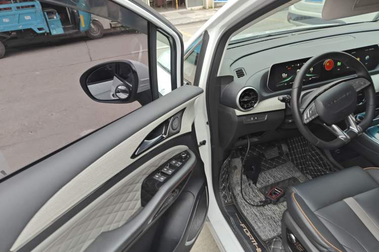 Used FORTHING Yacht 2022 1.5T DCT Chasing Wind Edition Driver Seat