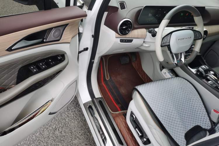 Used FORTHING Yacht 2022 1.5T DCT Chasing-the-Waves Edition Driver Seat