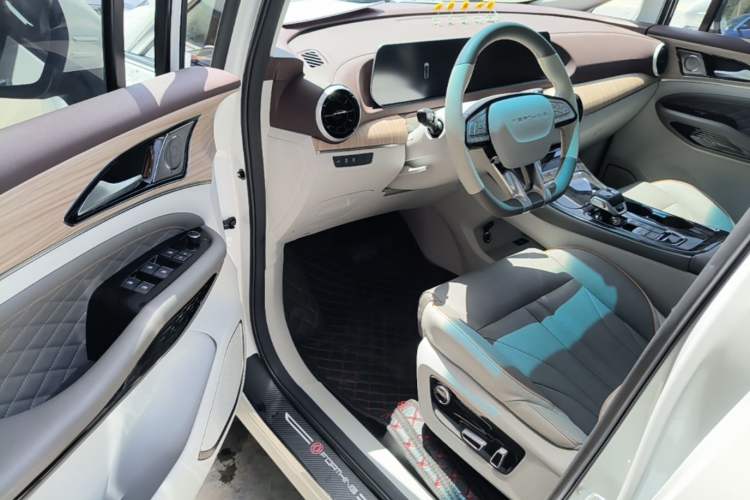 Used FORTHING Yacht 2022 1.5T DCT Chasing-the-Waves Edition Driver Seat