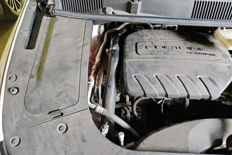 Used FORTHING Yacht 2022 1.5T DCT Chasing-the-Waves Edition Engine Bay Right