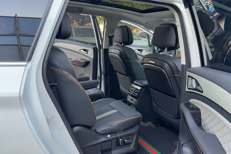 Used FORTHING Yacht 2022 1.5T DCT Chasing-the-Waves Edition Interior 1