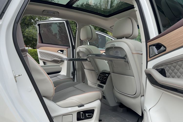 Used FORTHING Yacht 2022 1.5T DCT Chasing-the-Waves Edition Interior 1