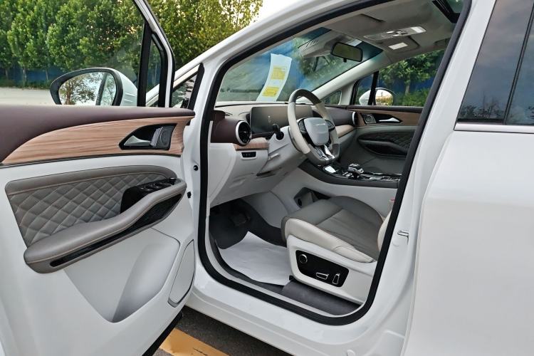 Used FORTHING Yacht 2022 1.5T DCT Chasing-the-Waves Edition Interior 2