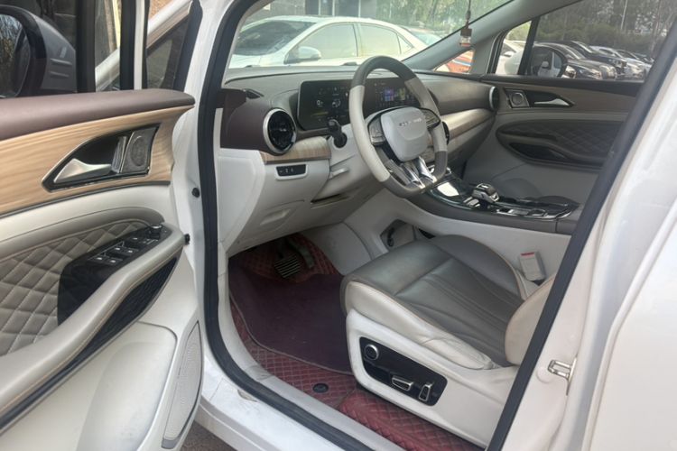 Used FORTHING Yacht 2022 1.5T DCT Chasing-the-Waves Edition Interior 2
