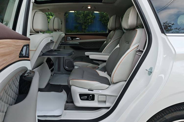 Used FORTHING Yacht 2022 1.5T DCT Chasing-the-Waves Edition Interior 3