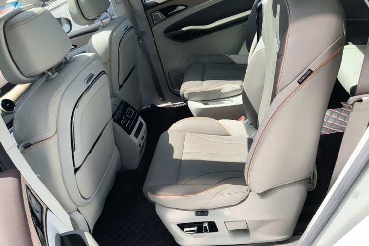 Used FORTHING Yacht 2022 1.5T DCT Chasing-the-Waves Edition Left Rear Seat
