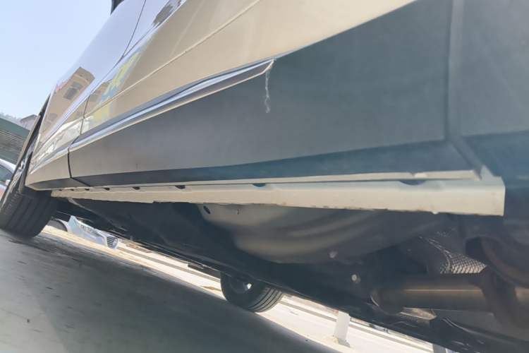 Used FORTHING Yacht 2022 1.5T DCT Chasing-the-Waves Edition Left Side Sill