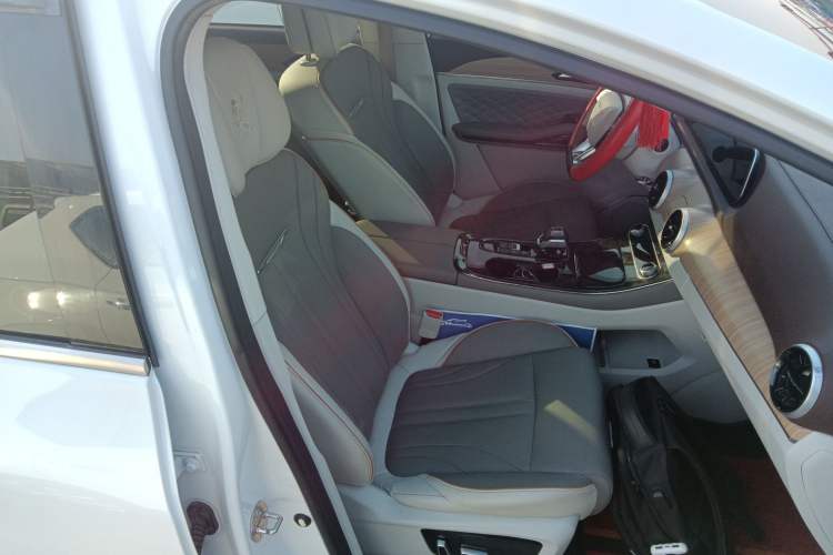 Used FORTHING Yacht 2022 1.5T DCT Chasing-the-Waves Edition Right Front Seat
