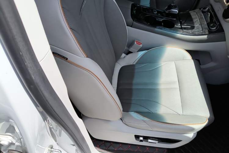 Used FORTHING Yacht 2022 1.5T DCT Chasing-the-Waves Edition Right Front Seat