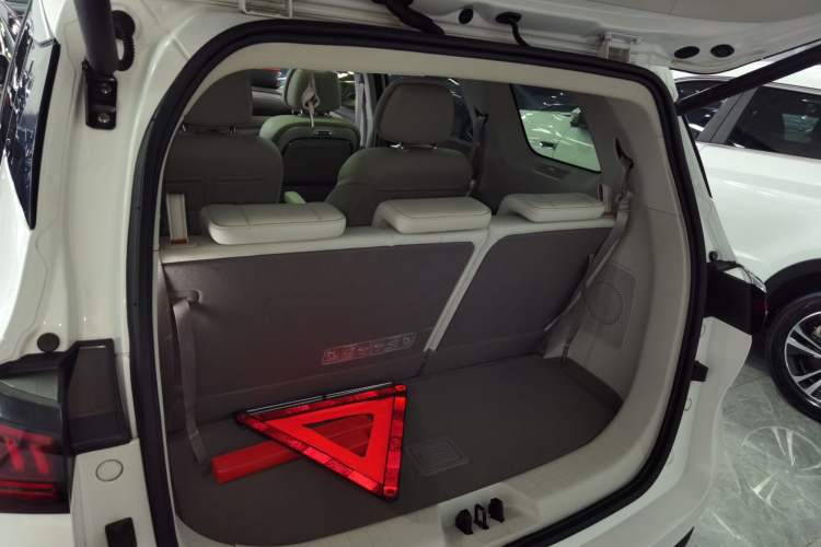 Used FORTHING Yacht 2022 1.5T DCT Chasing-the-Waves Edition Trunk
