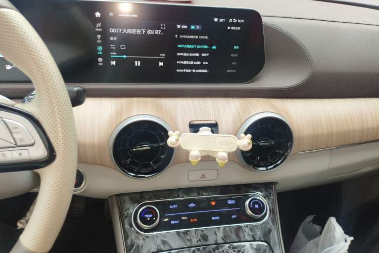 Used FORTHING Yacht 2023 1.5T DCT Starry Luxury Edition Audio And AC Panel