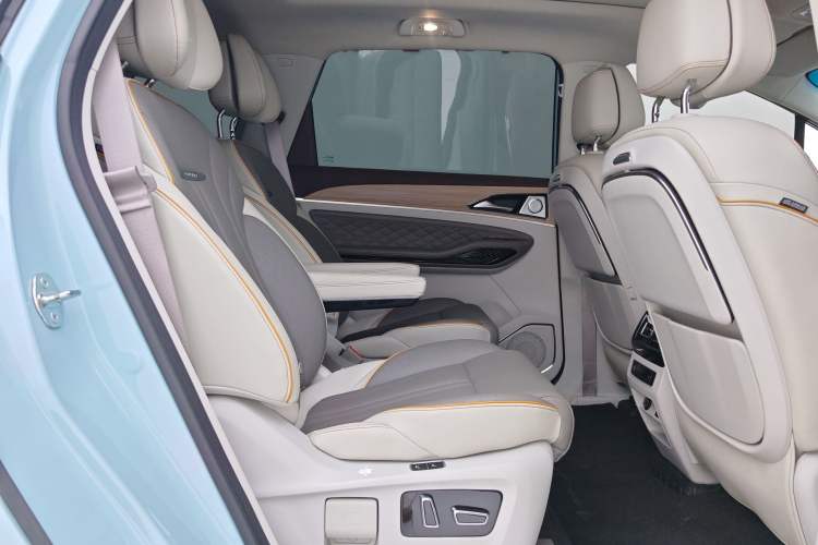 Used FORTHING Yacht 2023 Model 1.5T DCT Chasing-the-Waves Version Interior 6