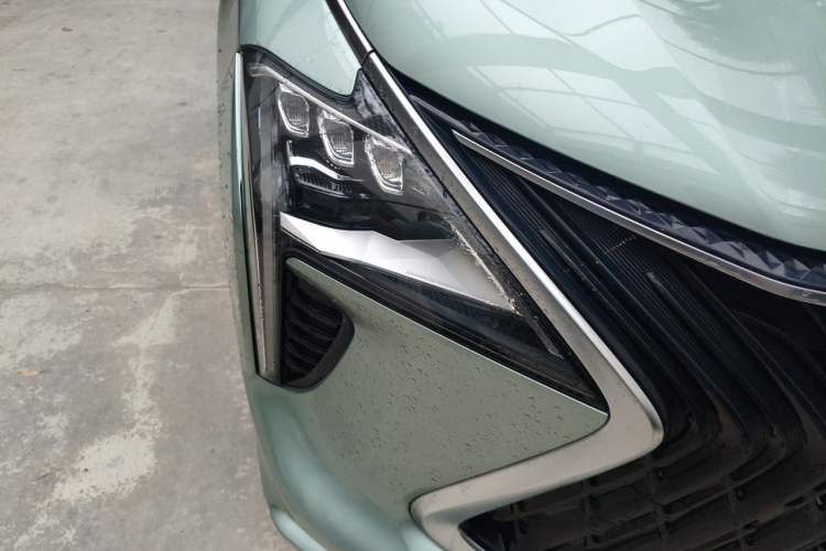 Used FORTHING Yacht 2023 1.5T DCT Starry Luxury Edition Right Front Headlight