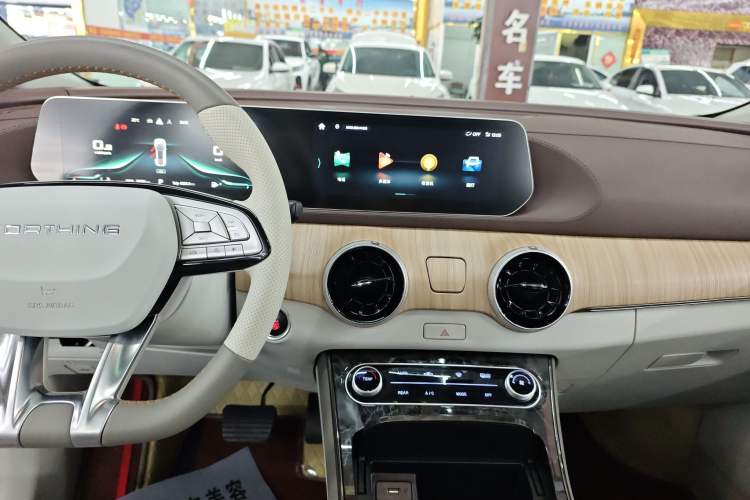 Used FORTHING Yacht 2023 1.5T DCT Starry Luxury Edition Audio And AC Panel