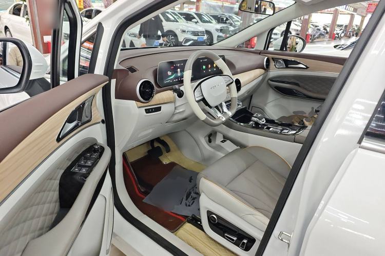 Used FORTHING Yacht 2023 1.5T DCT Starry Luxury Edition Driver Seat