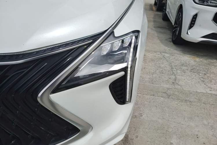 Used FORTHING Yacht 2023 Model 1.5T DCT Chasing-the-Waves Version Left Front Headlight