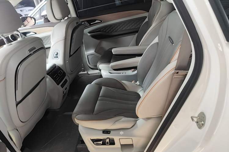 Used FORTHING Yacht 2023 Model 1.5T DCT Chasing-the-Waves Version Left Rear Seat