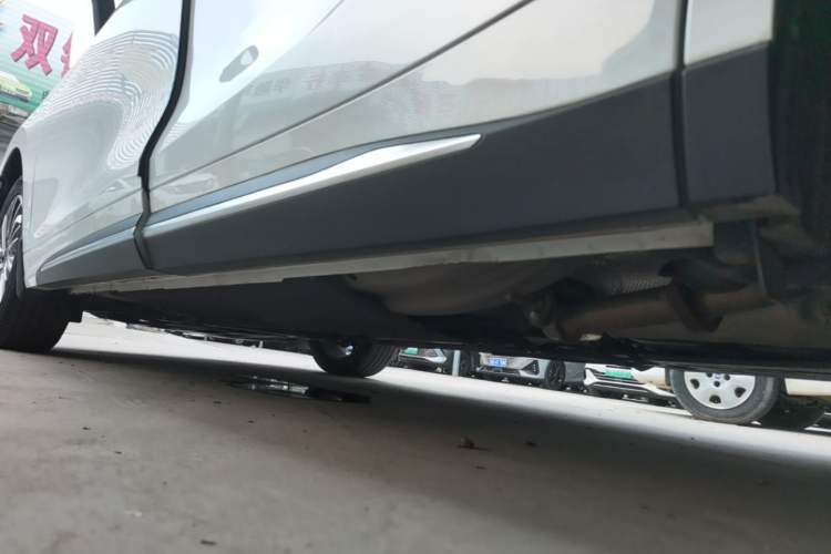 Used FORTHING Yacht 2023 Model 1.5T DCT Chasing-the-Waves Version Left Side Sill